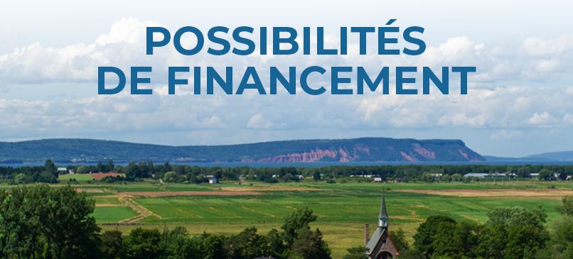 CLIMAtlantic-Tools-Funding-Opportunities Les mots "Opportunités de financement" apparaissent au-dessus d'une photo de champs et d'une grande colline.