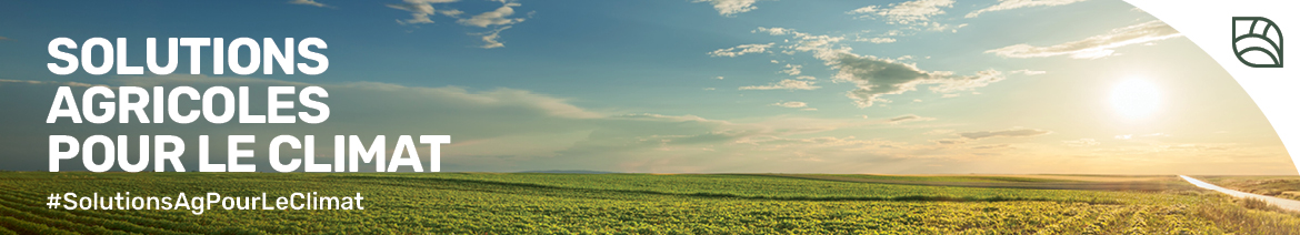 Les mots "Solutions agricoles pour le climat #SolutionsAgPourLeClimat" au-dessus d'un paysage agricole.