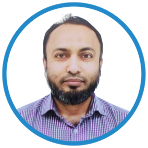 Le français suit. A picture of a person with short black hair and beard wearing a blue and white checkered shirt smiling at the camera, framed by an blue circle. Photo d'une personne aux cheveux courts noirs et à la barbe noire, vêtue d'une chemise à carreaux bleus et blancs, souriant à la caméra, encadrée par un cercle bleu.