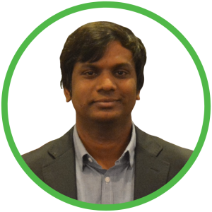 Le français suit. A picture of a person with black hair wearing a grey suit smiling at the camera, framed by a green circle. Photo d'une personne aux cheveux noirs vêtue d'un costume gris souriant à la caméra, encadrée par un cercle vert.