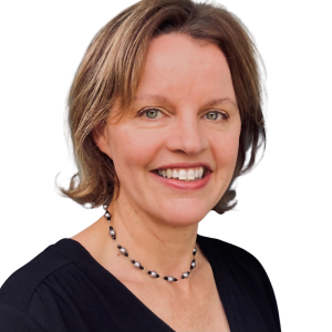 Le français suit.<br />
A picture of a person with short brown hair wearing a necklace and a dark top smiling at the camera, framed by a blue circle.<br />
Photo d'une personne aux cheveux bruns courts, portant un collier et un haut sombre, souriant à l'appareil photo, encadrée d'un cercle bleu.